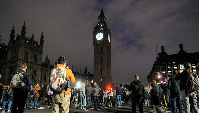 Big Ben fails to chime after minute’s silence for the Queen