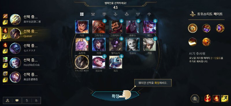 🎮 手游 英雄联盟：激斗峡谷 今天日韩东南亚服务器已经开启公测了虽然一早登记了内测 但可惜没有抽到我 晚上下班之后才真正体验了一下（也就玩到现在吧） 分享一下我的体验感受1. 安装Android用户的官方是通过日韩区Play Store进行安装，非官方渠道就是安装游戏主体+OBB数据包，我是美区用户，选择了后者并成功安装游玩iOS就需要日韩区的Apple ID，港区没有，在App Store安装即可2. 注册/登录打开游戏之后首先要注册，也可以用Google/Facebook登录然而坑的是，今晚尝鲜的人太多，拳头服务器崩了，修了好久才恢复正常据反馈注册的时候需要挂梯子（加速器不可），登陆后就不需要了3. 上手玩· 网络：服务器在日本，直连时延100+，有丢包；各大手游加速器已经支持了，建议用加速器，延迟50左右不丢包· UI：跟端游比较类似，如果熟悉端游的很快就能上手，新手引导清晰明确· 画面和语音：暂时没有中文，角色模型和贴图大多用的是压缩过的低质素材，比较粗糙，队内语音功能不完善，有待后期迭代优化· 控制：技能释放操作类似王者荣耀，但灵敏度不佳，不太跟手，视角移动只能通过小地图拖动，冷却时间暂时不能报给队友· 游戏逻辑：节奏感不匹配，我觉得是目前的硬伤！除了龙的出生时间之外，镀层、野怪技能冷却和角色复活时间基本跟端游一致，与手游的快节奏不适配